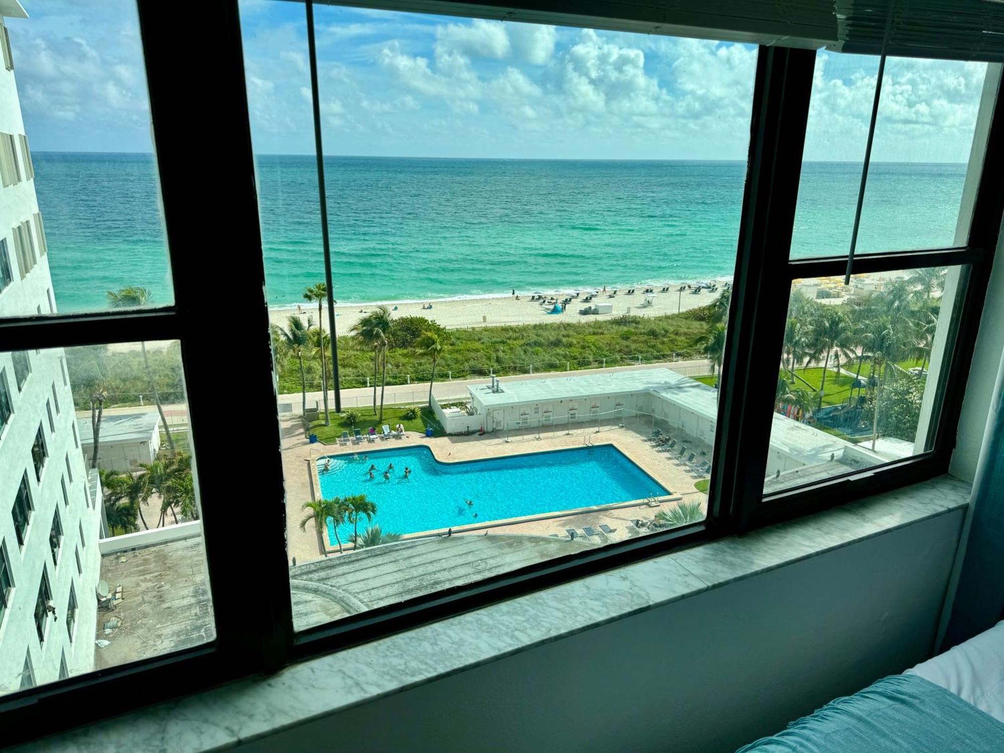 Directly On The Beach With Pool & Ocean View マイアミビーチ エクステリア 写真