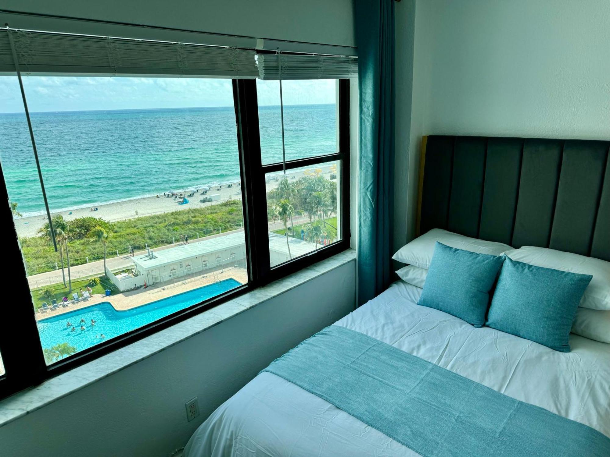 Directly On The Beach With Pool & Ocean View マイアミビーチ エクステリア 写真