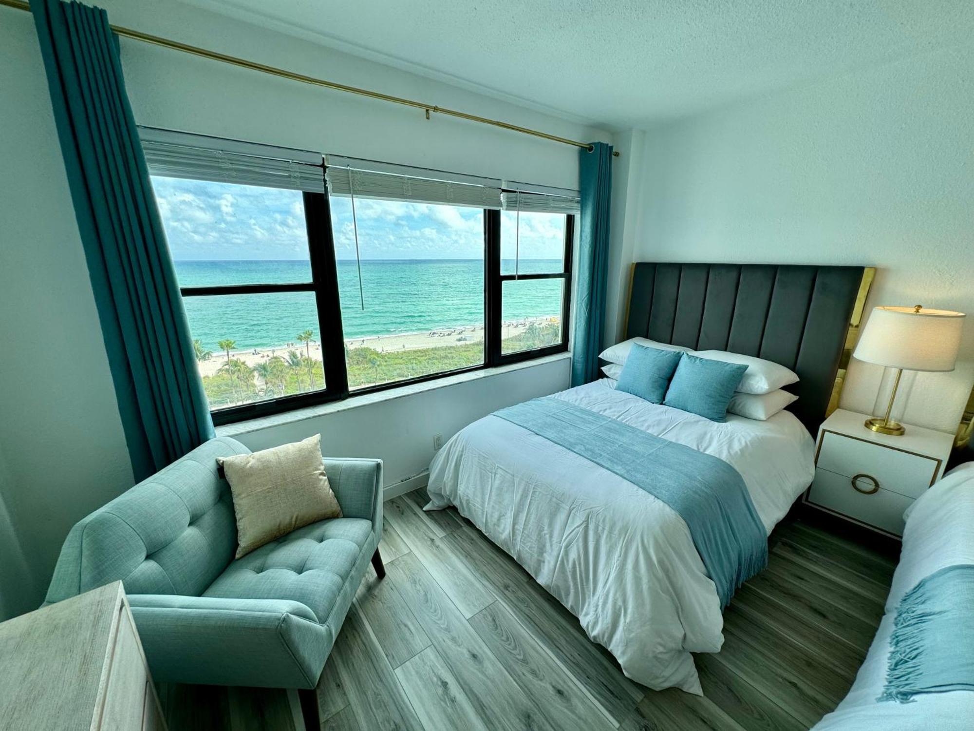 Directly On The Beach With Pool & Ocean View マイアミビーチ エクステリア 写真