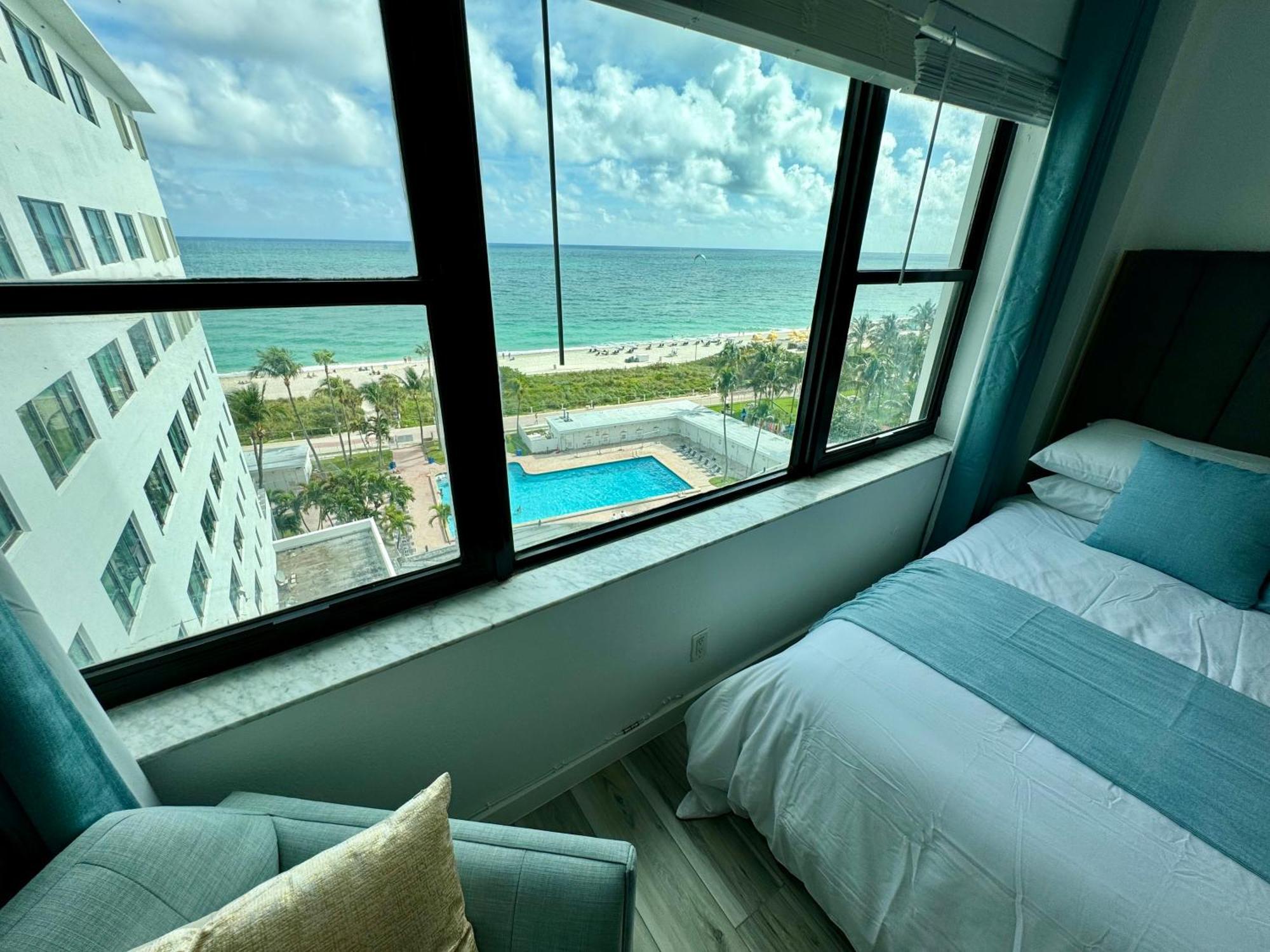 Directly On The Beach With Pool & Ocean View マイアミビーチ エクステリア 写真